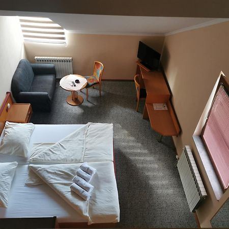 Hotel Delminium Илиджа Номер фото