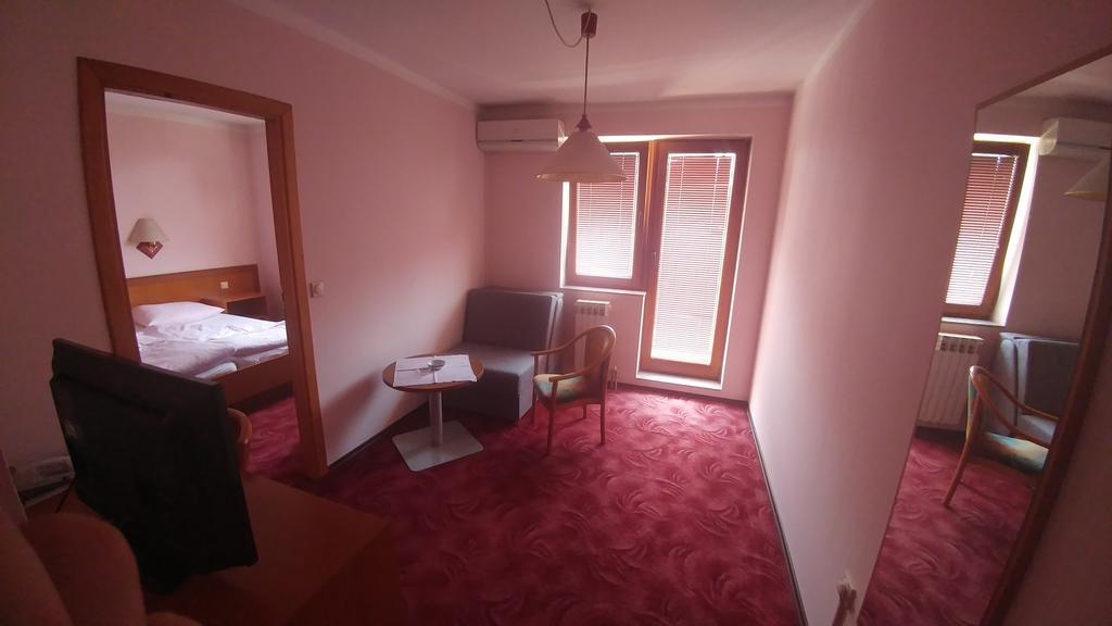Hotel Delminium Илиджа Экстерьер фото