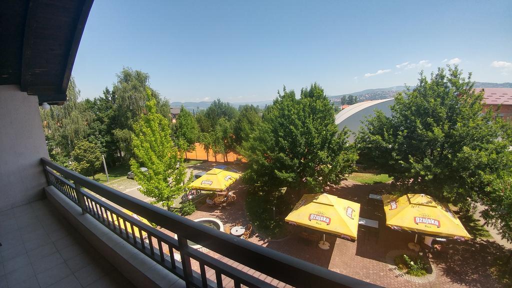 Hotel Delminium Илиджа Экстерьер фото