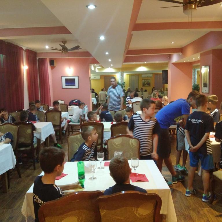Hotel Delminium Илиджа Экстерьер фото