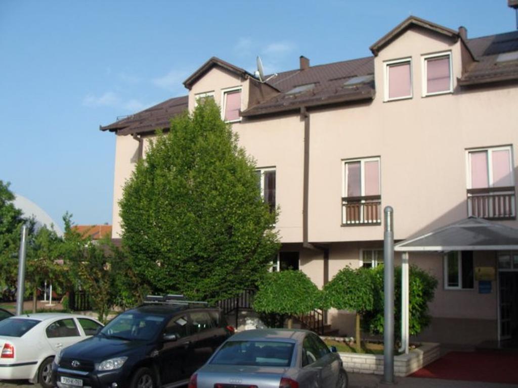 Hotel Delminium Илиджа Экстерьер фото
