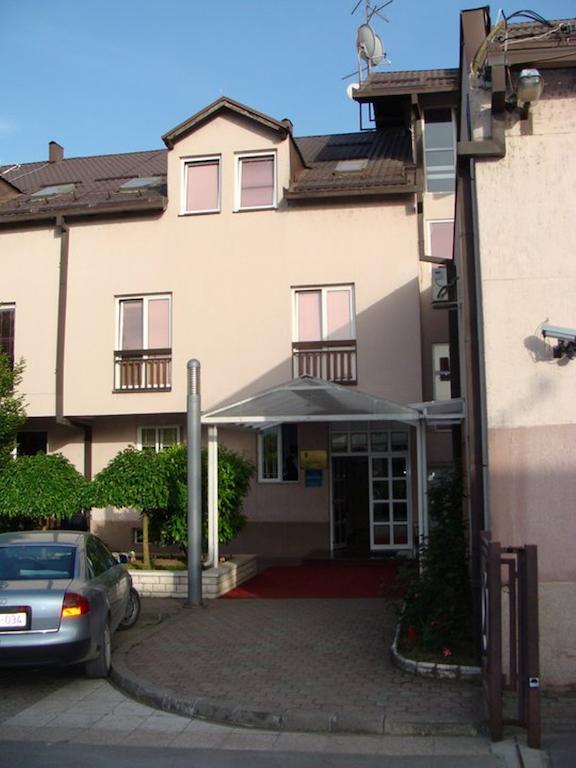 Hotel Delminium Илиджа Экстерьер фото