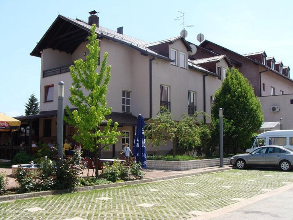Hotel Delminium Илиджа Экстерьер фото