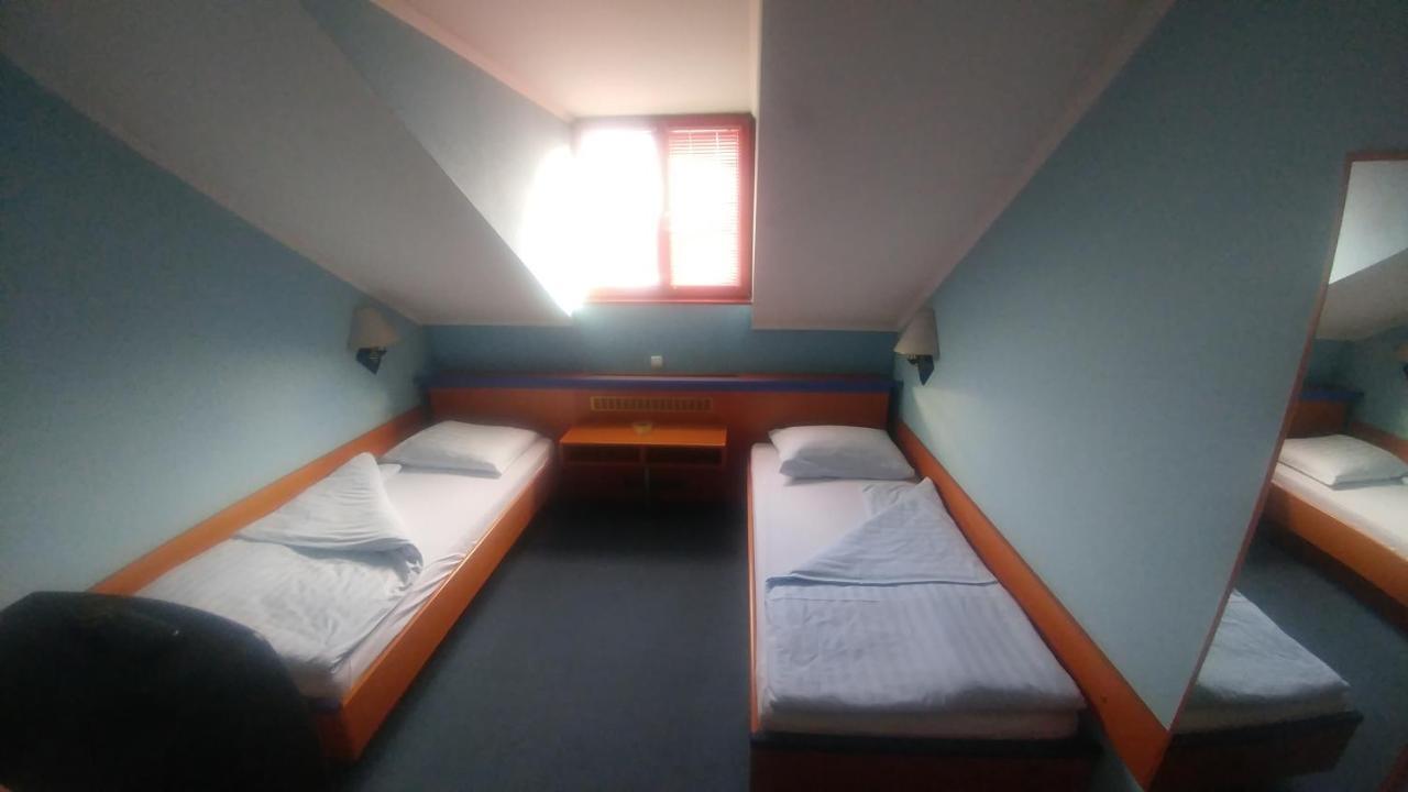 Hotel Delminium Илиджа Экстерьер фото